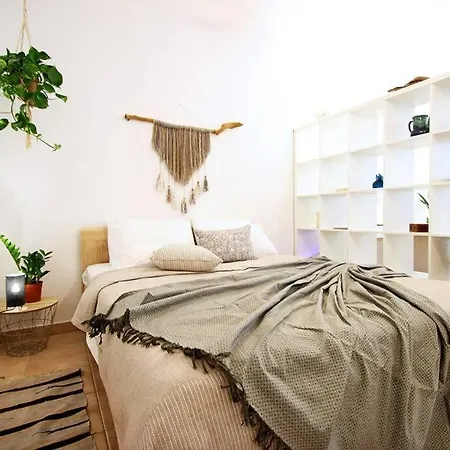 Cool Boho Apartment, 1min To Highway, Parking Apartment