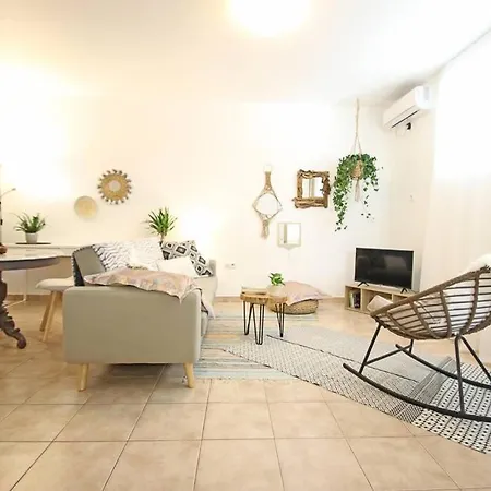 Cool Boho Apartment, 1min To Highway, Parking * Athens