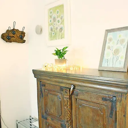 Cool Boho Apartment, 1min To Highway, Parking *