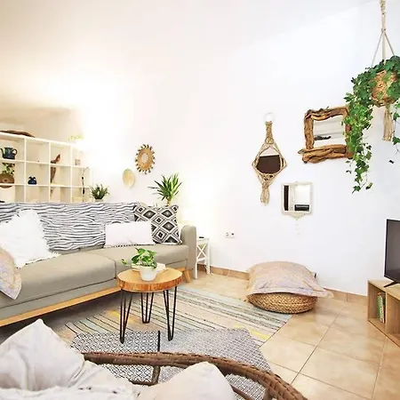 Cool Boho Apartment, 1min To Highway, Parking *
