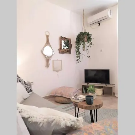 Cool Boho Apartment, 1min To Highway, Parking Apartment *